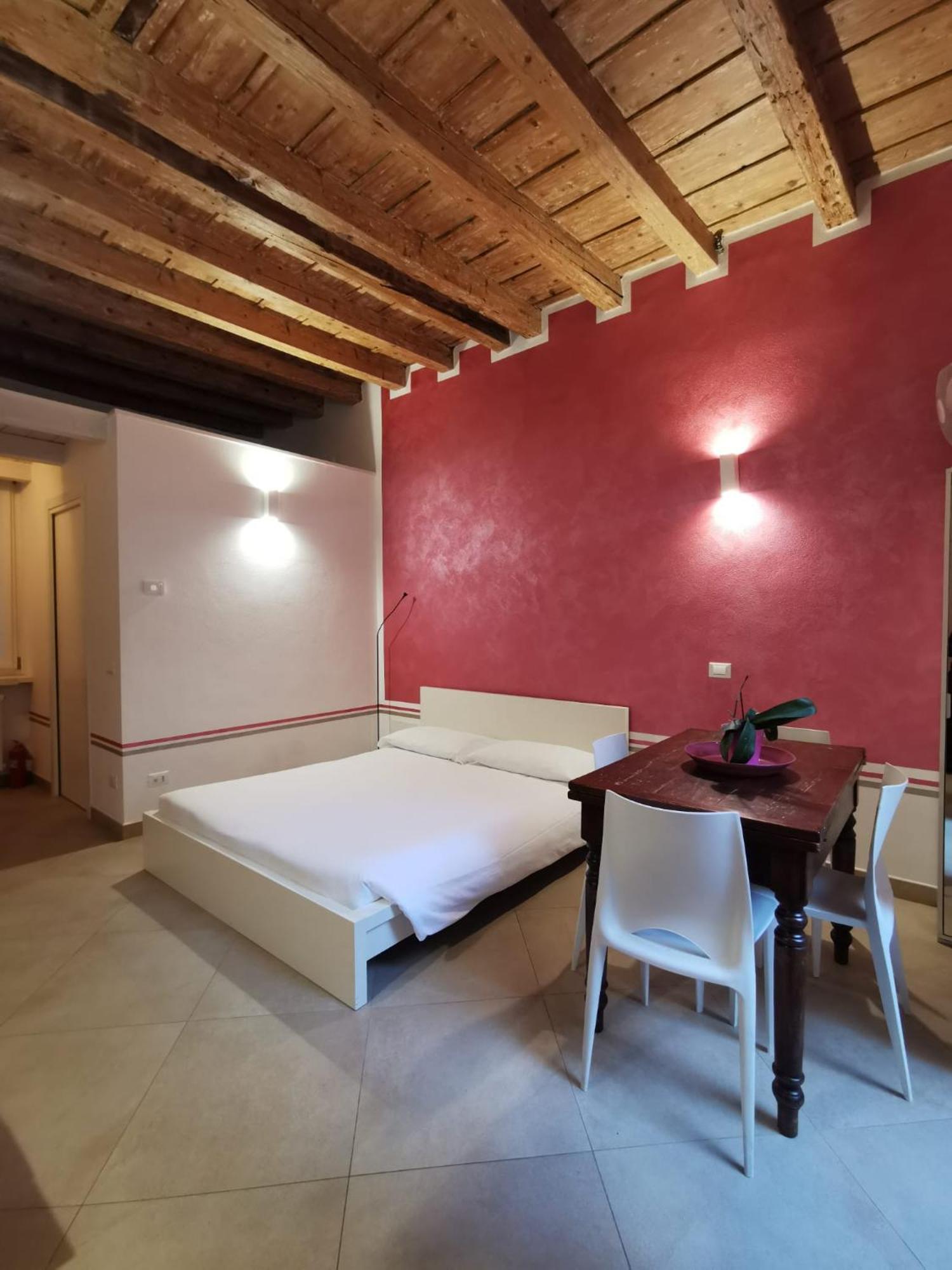 Flora Inn, Super Sweet Studio - Centro Bergamo Exterior photo