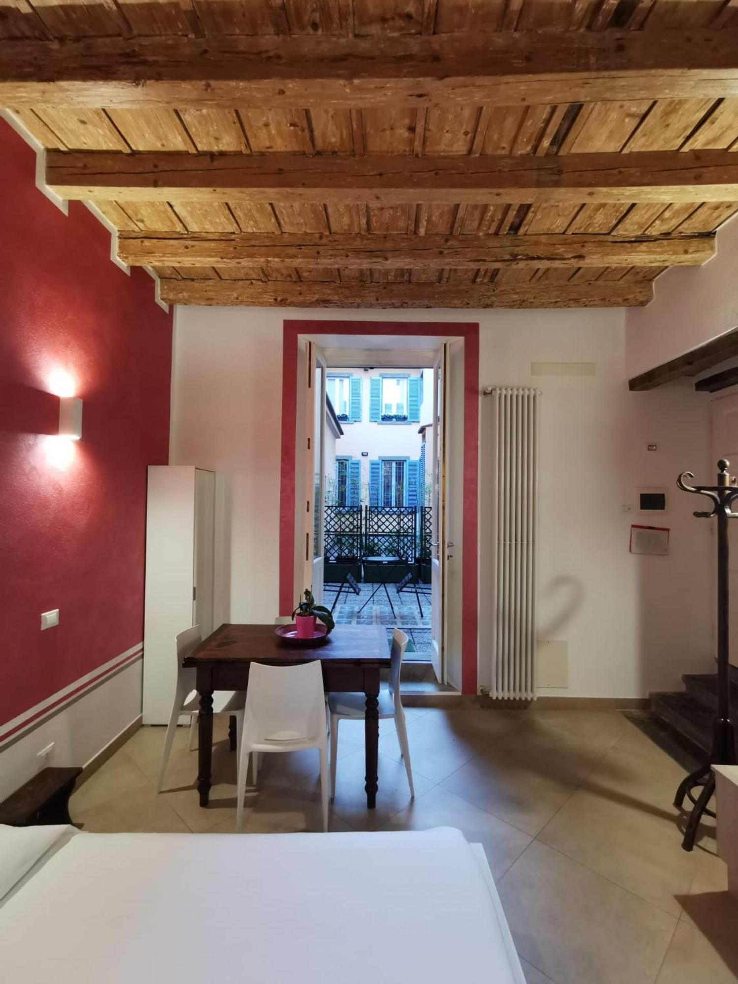 Flora Inn, Super Sweet Studio - Centro Bergamo Exterior photo