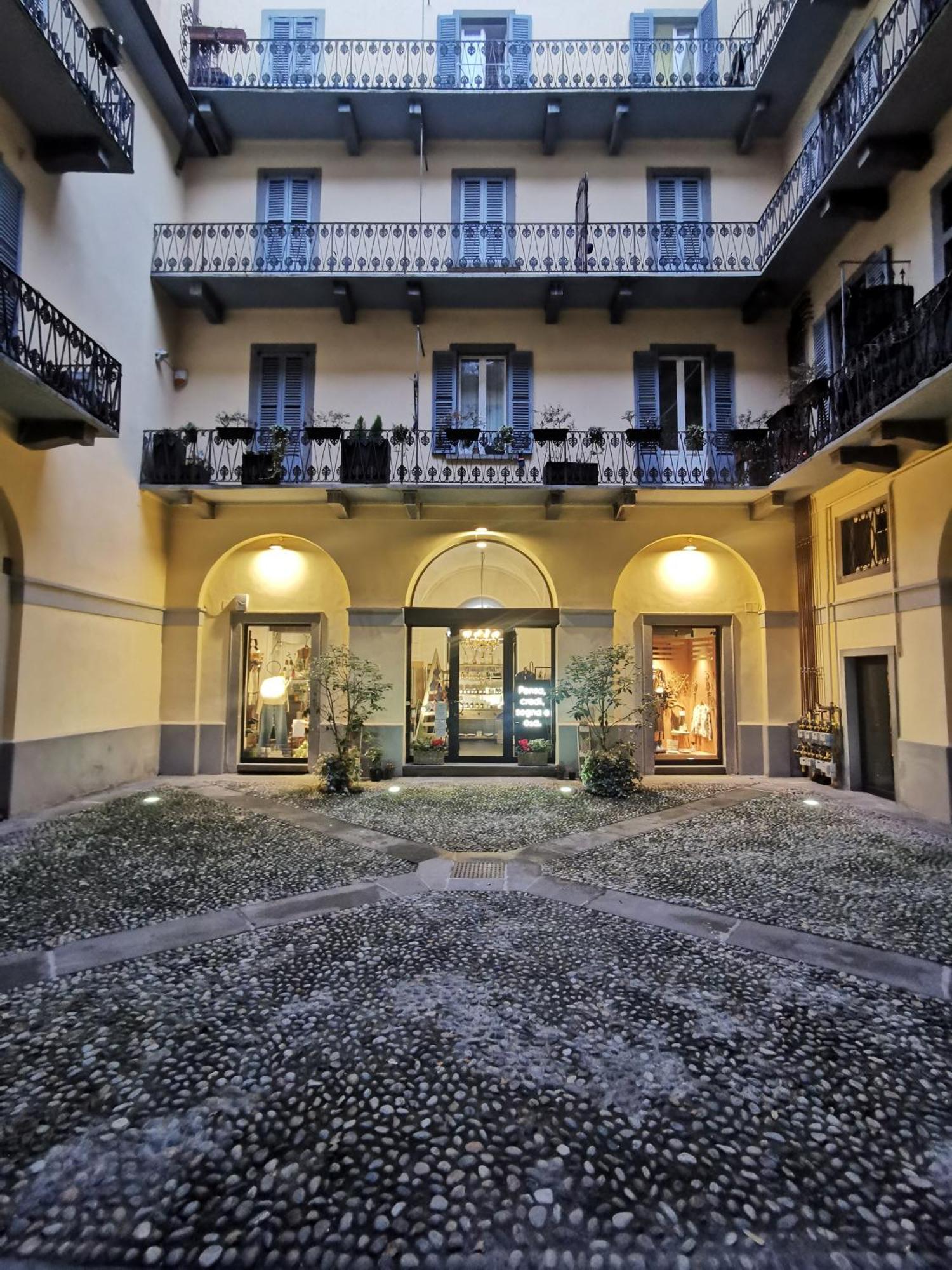 Flora Inn, Super Sweet Studio - Centro Bergamo Exterior photo